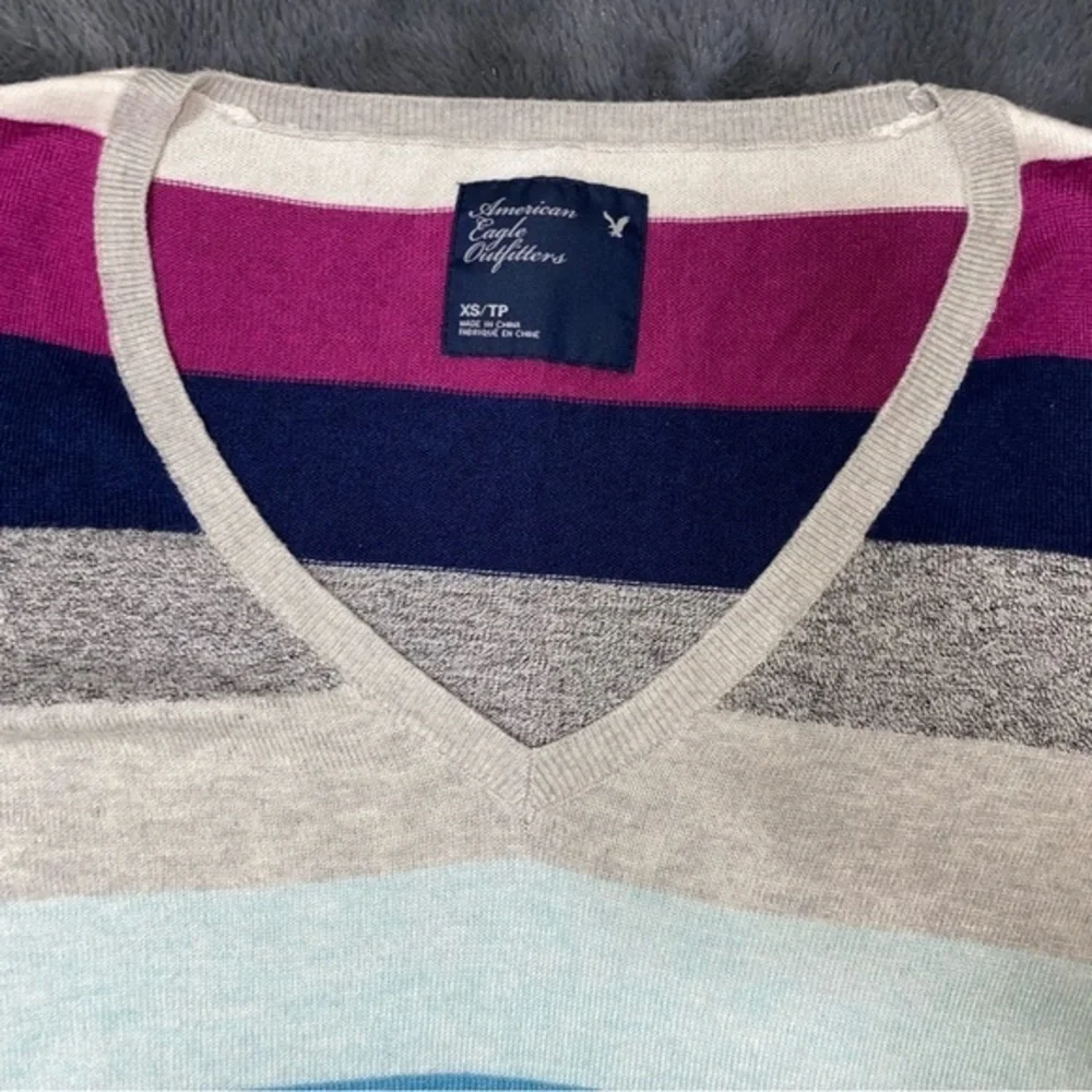 American Eagle sweater XS lightweight‎ striped v-neck - Picture 3 of 5